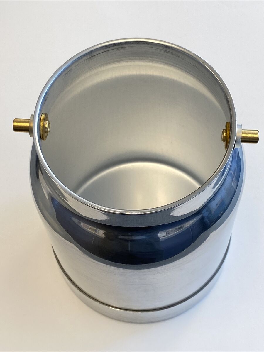 Titan CapSpray Siphon Quart Cup